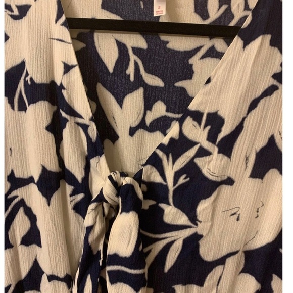 Xhilaration Floral Navy and White - Picture 2 of 9